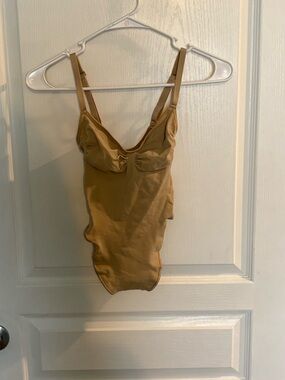 Skims Kim Kardashian Women’s Sculpting Shapewear Bodysuit Medium New without Tag